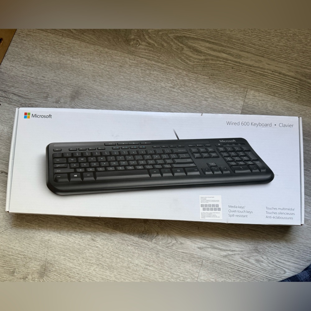 Microsoft Wired Keyboard 600 - Sleek Black Design